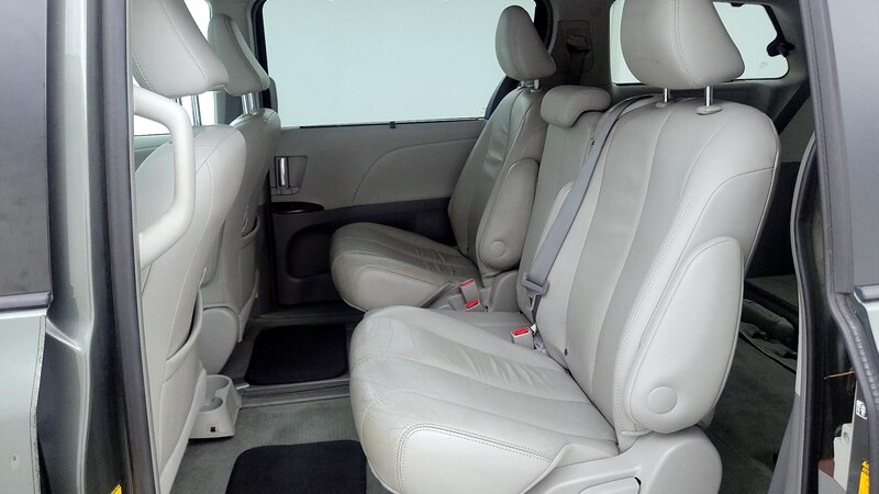 2014 Toyota Sienna XLE 20