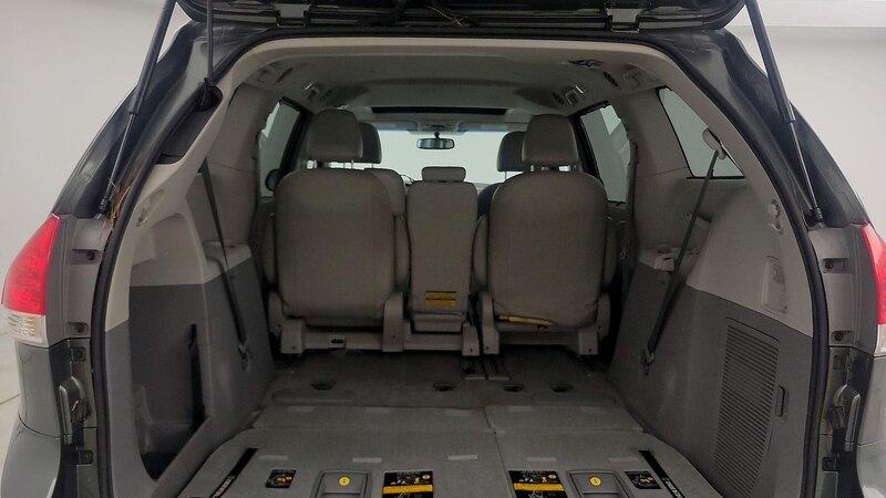 2014 Toyota Sienna XLE 22