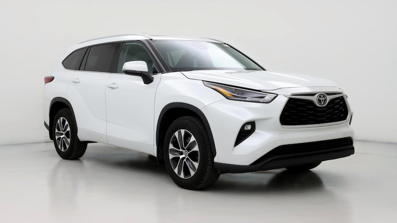 2022 Toyota Highlander XLE Hero Image