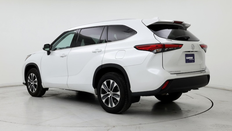 2022 Toyota Highlander XLE 2