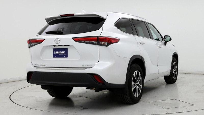 2022 Toyota Highlander XLE 8