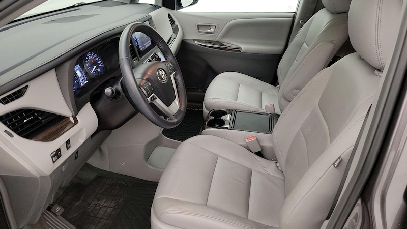 2015 Toyota Sienna XLE 11