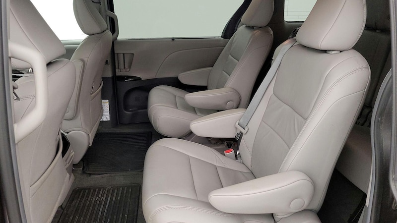 2015 Toyota Sienna XLE 20