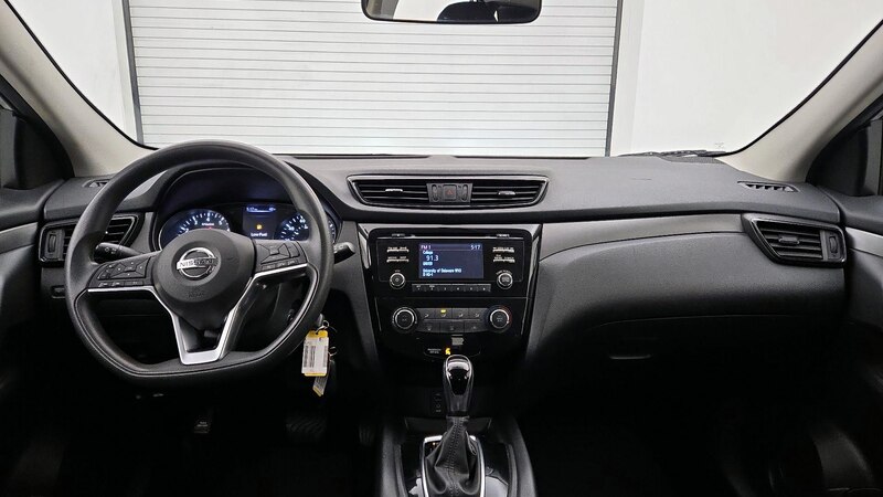 2017 Nissan Rogue Sport S 9