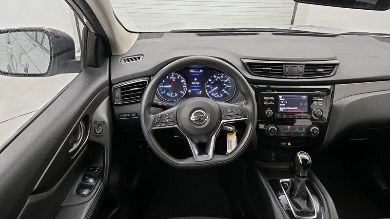 2017 Nissan Rogue Sport S 10