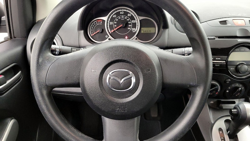 2014 Mazda Mazda2 Sport 10