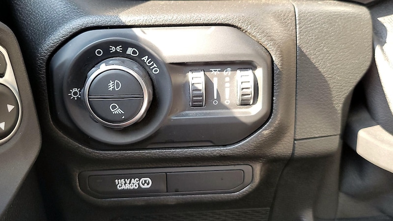 2021 Jeep Gladiator Willys 11
