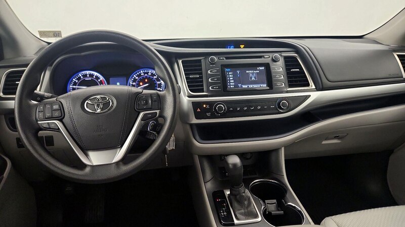 2015 Toyota Highlander LE 9