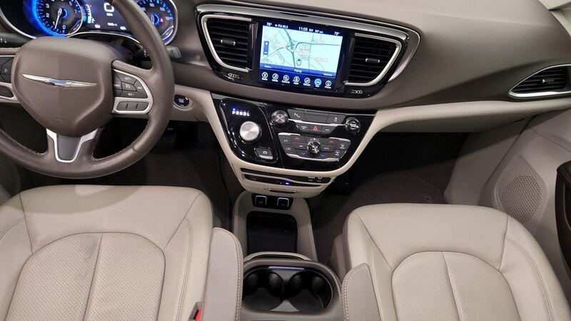 2017 Chrysler Pacifica  9