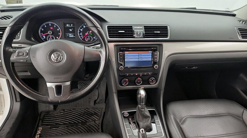 2015 Volkswagen Passat Limited Edition 9