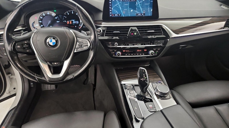 2018 BMW 5 Series 530xi 9