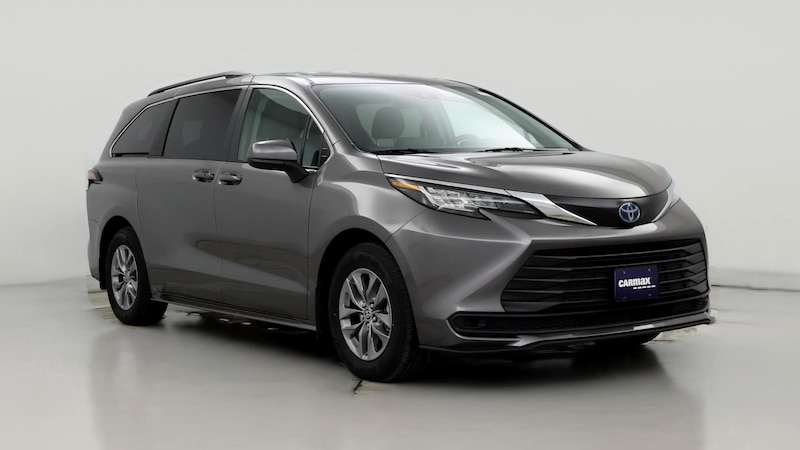 2023 Toyota Sienna LE Hero Image