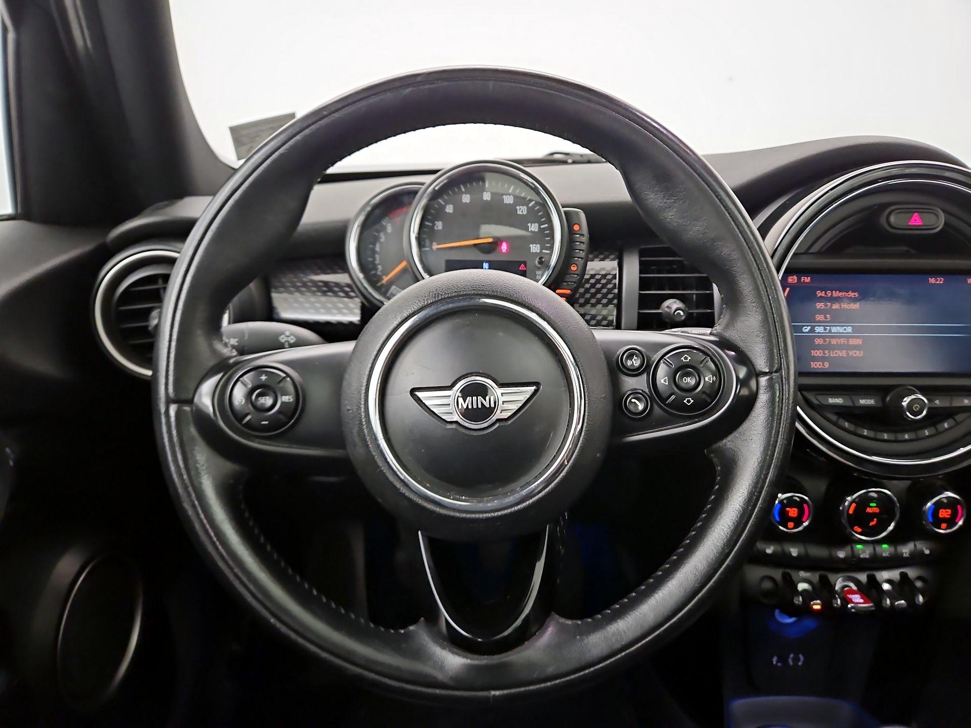 Thumbnail: 2015 MINI Cooper Hardtop - 10