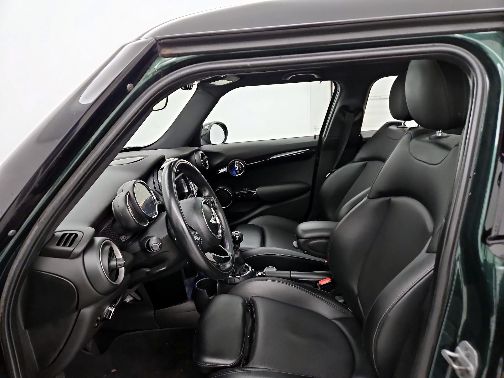 Thumbnail: 2015 MINI Cooper Hardtop - 11