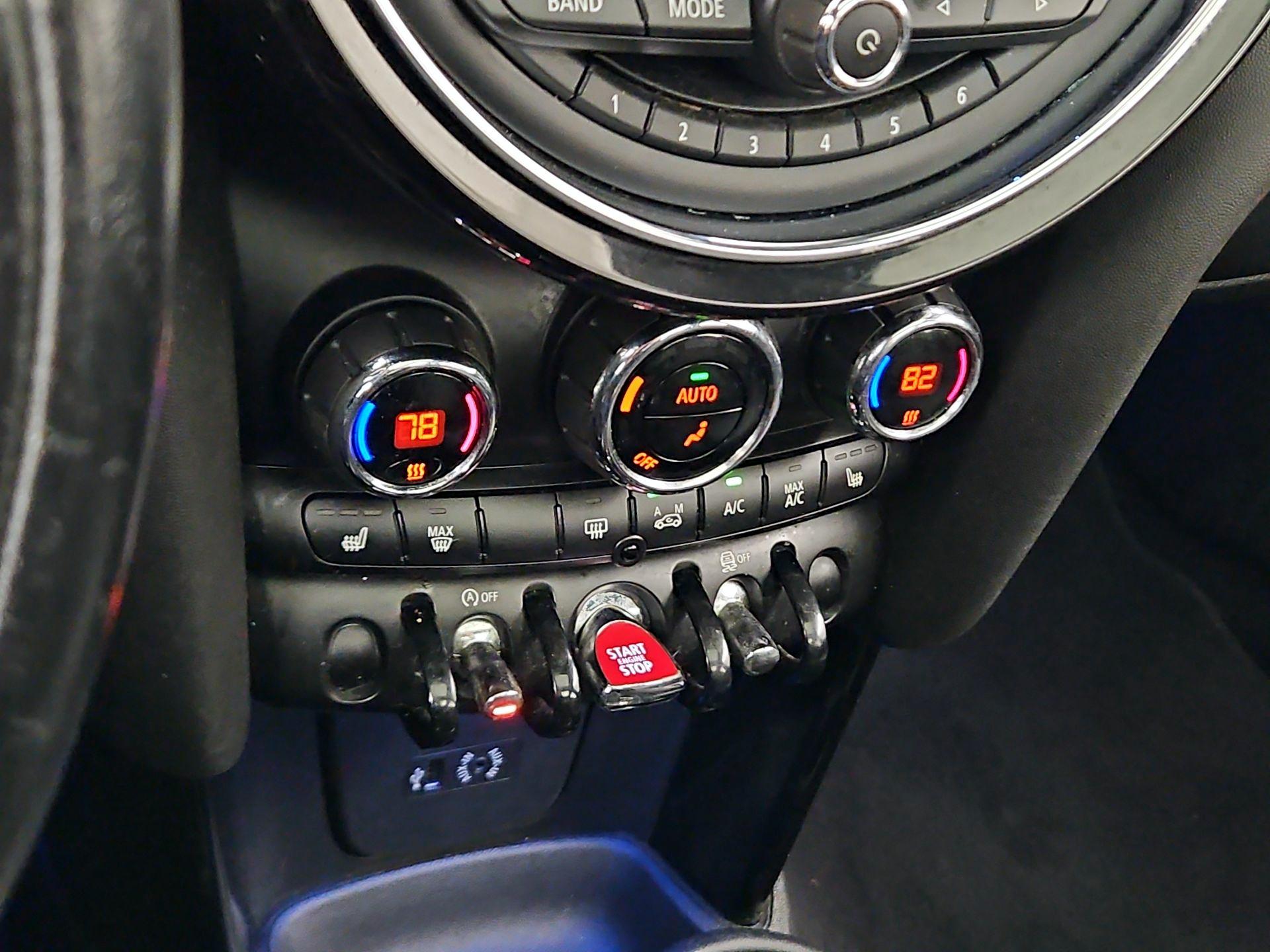 Thumbnail: 2015 MINI Cooper Hardtop - 15
