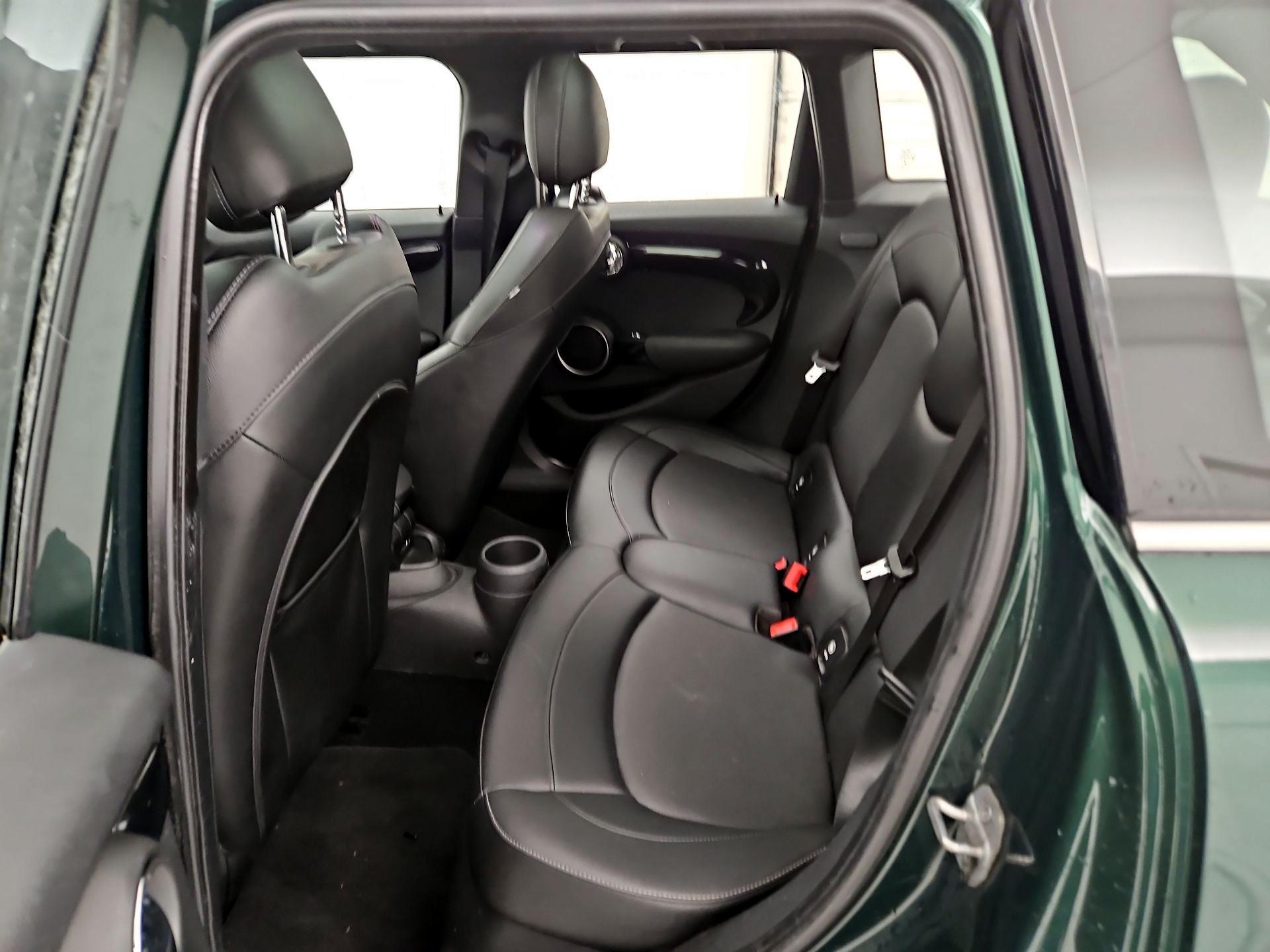 Thumbnail: 2015 MINI Cooper Hardtop - 19