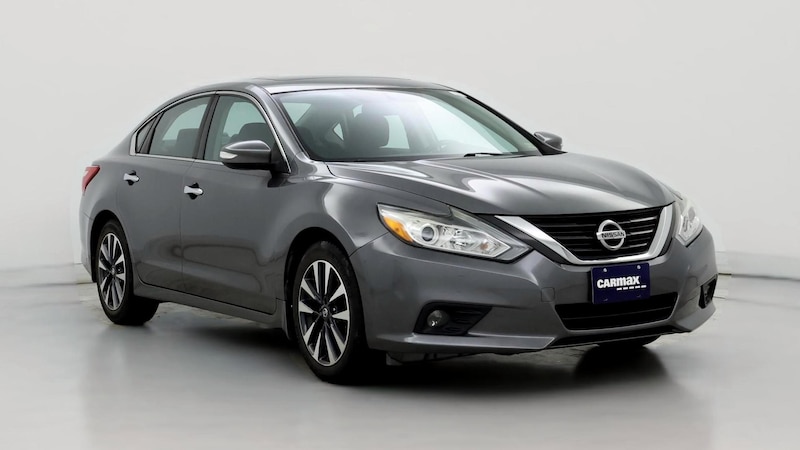 2016 Nissan Altima SV Hero Image