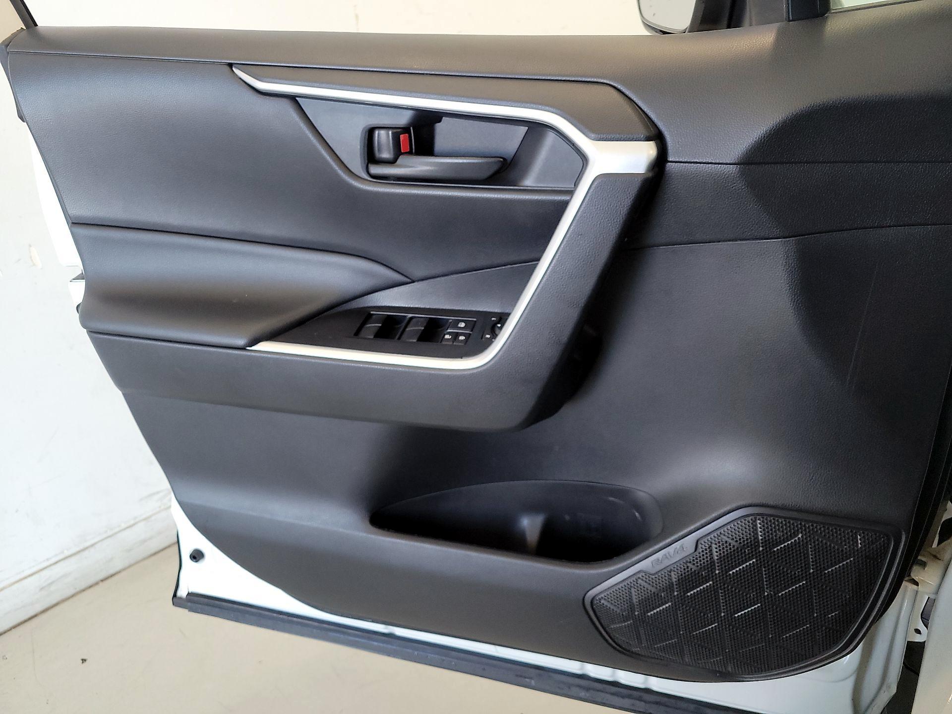 Thumbnail: 2021 Toyota RAV4 - 12