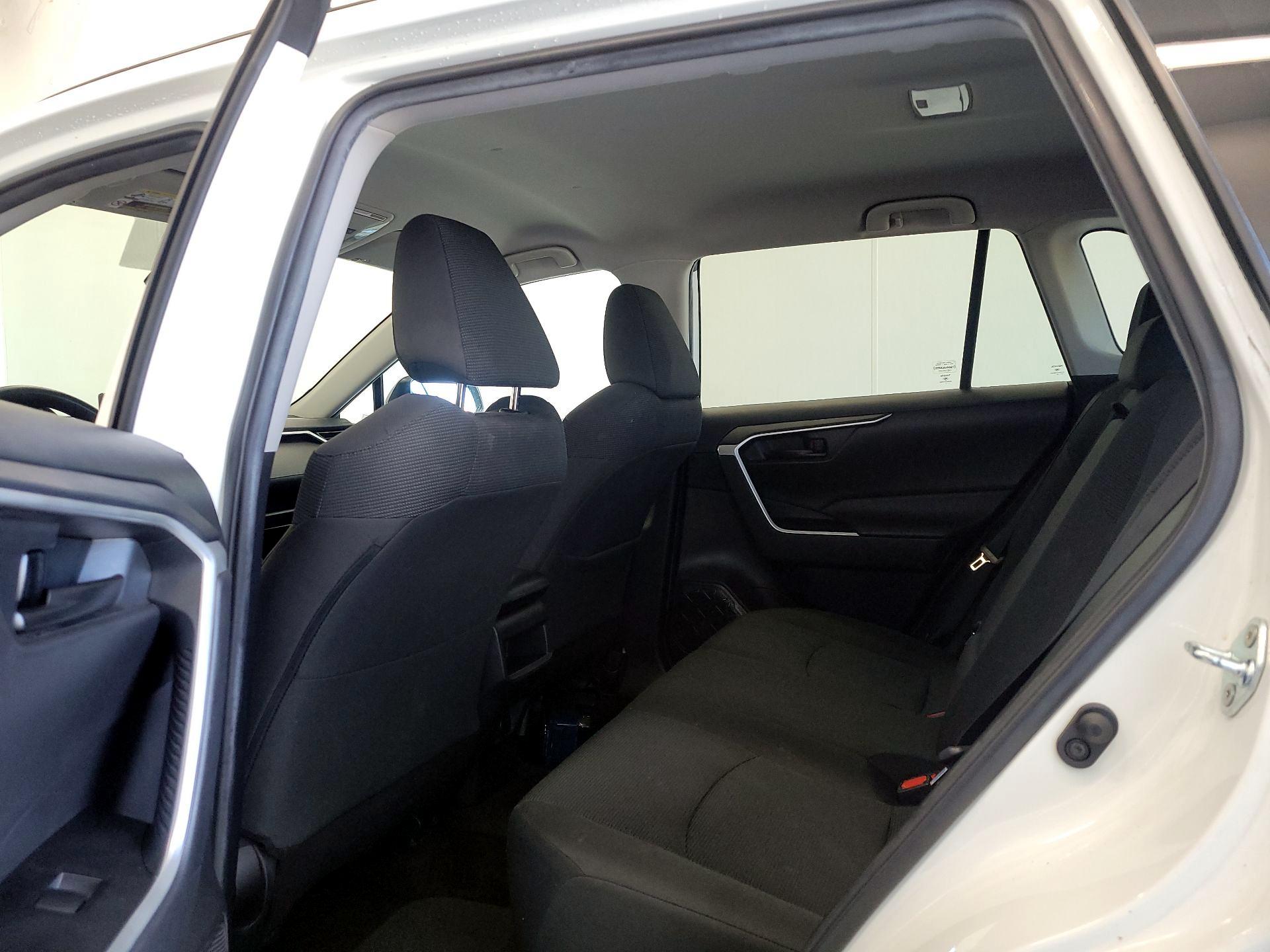 Thumbnail: 2021 Toyota RAV4 - 17