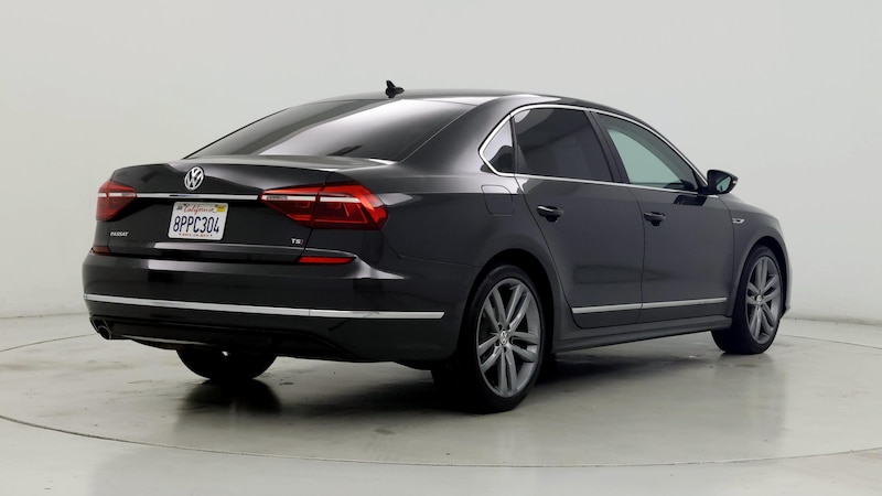 2017 Volkswagen Passat R-Line 8