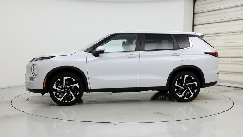 2023 Mitsubishi Outlander SE 3