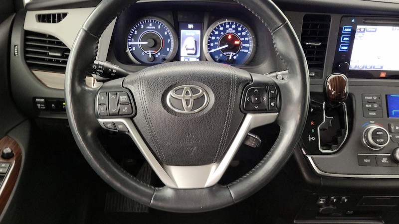 2015 Toyota Sienna Limited 10