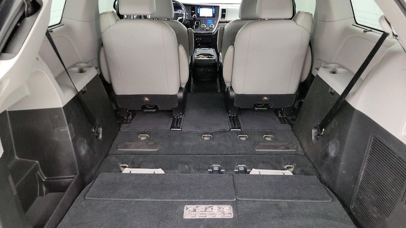 2015 Toyota Sienna Limited 24