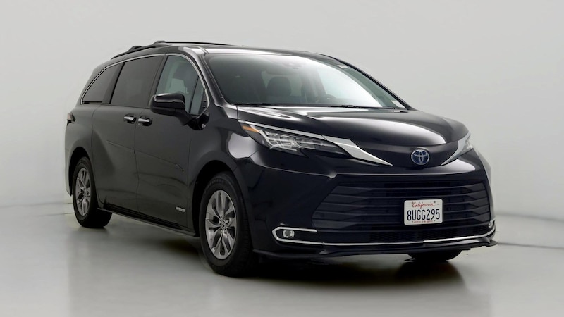 2021 Toyota Sienna XLE Hero Image