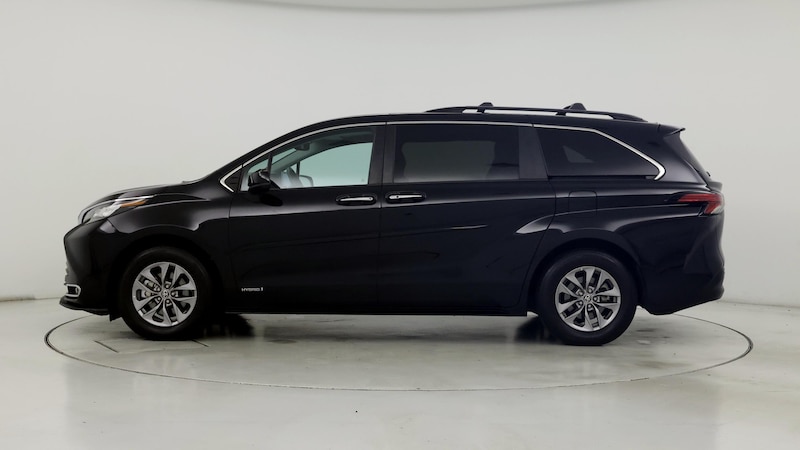 2021 Toyota Sienna XLE 3