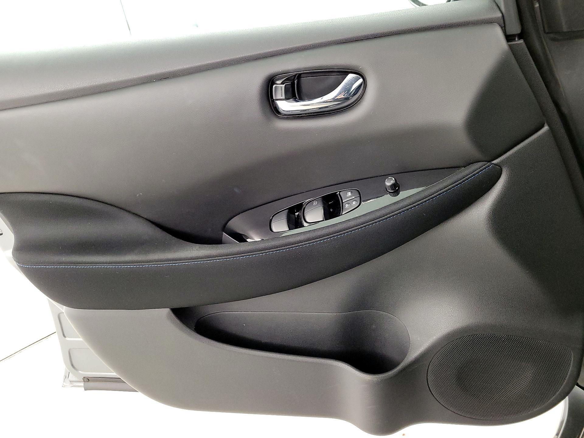 Thumbnail: 2020 Nissan Leaf - 12