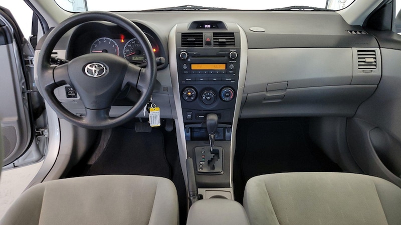 2013 Toyota Corolla L 9