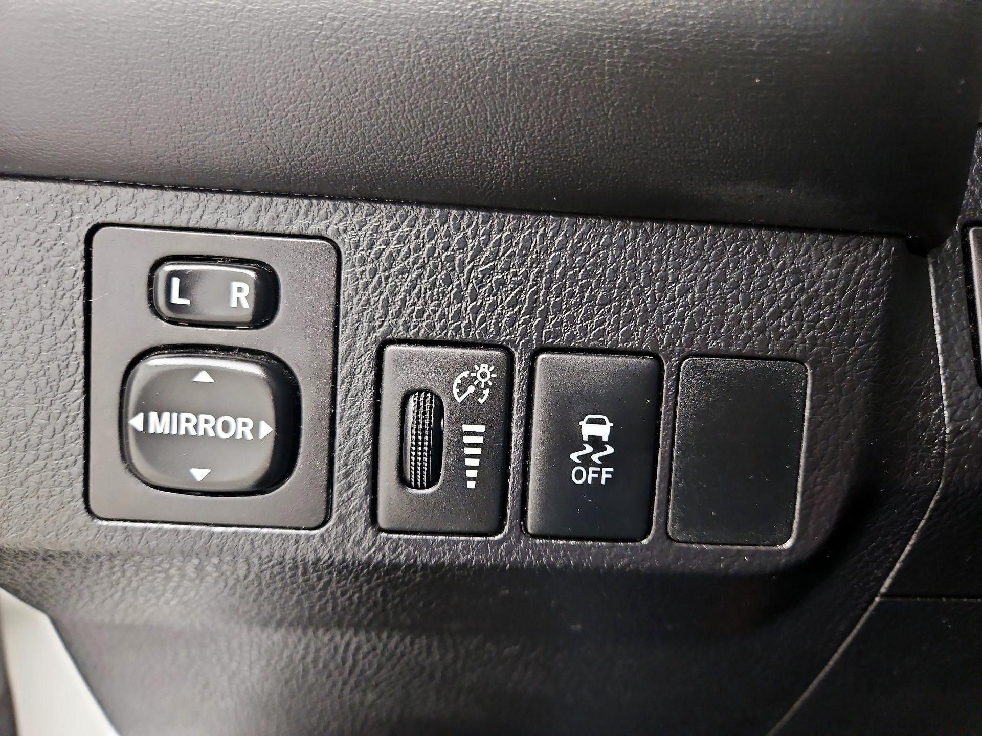 Thumbnail: 2015 Toyota RAV4 - 13