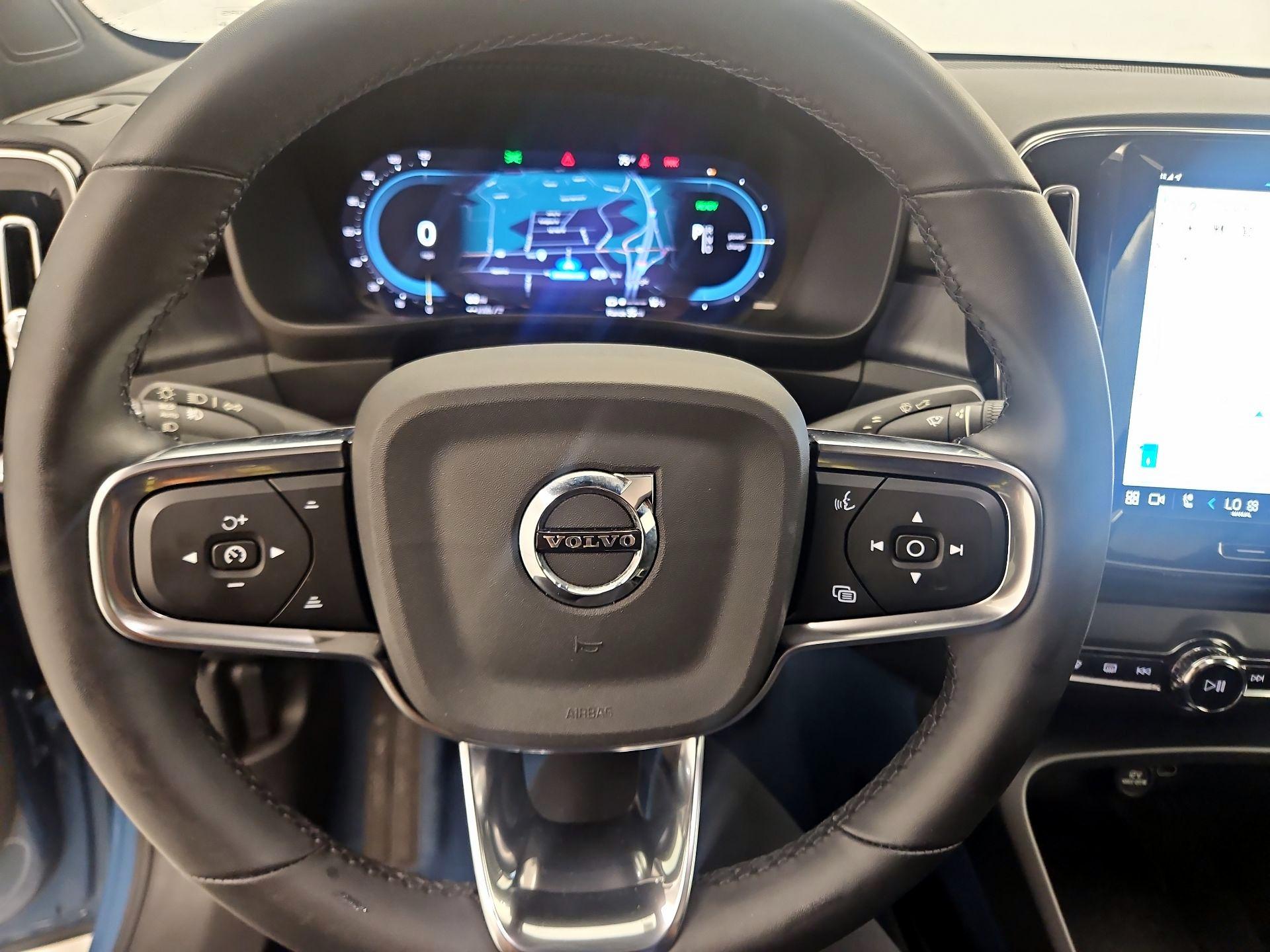 Thumbnail: 2022 Volvo C40 - 10