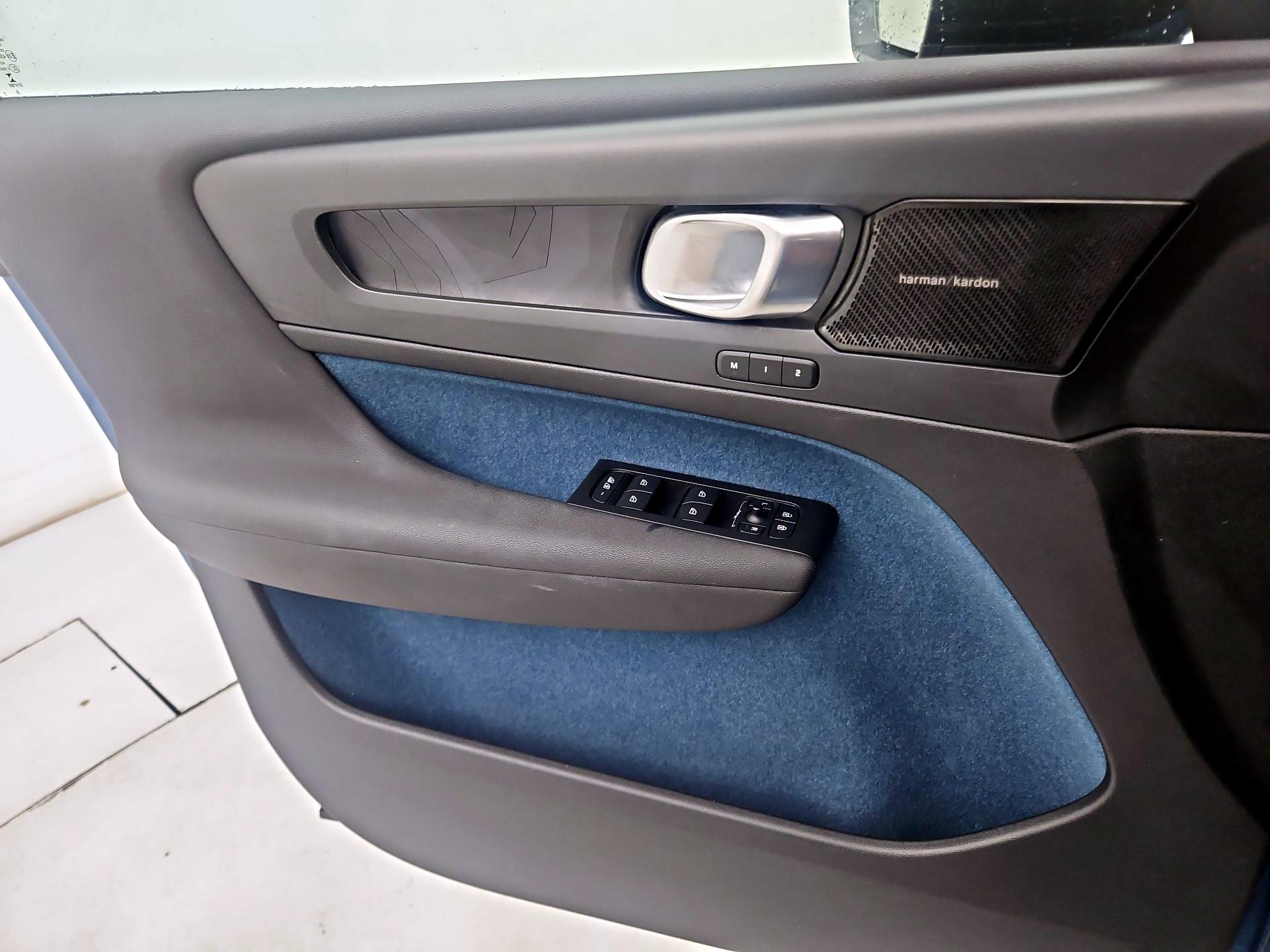 Thumbnail: 2022 Volvo C40 - 12