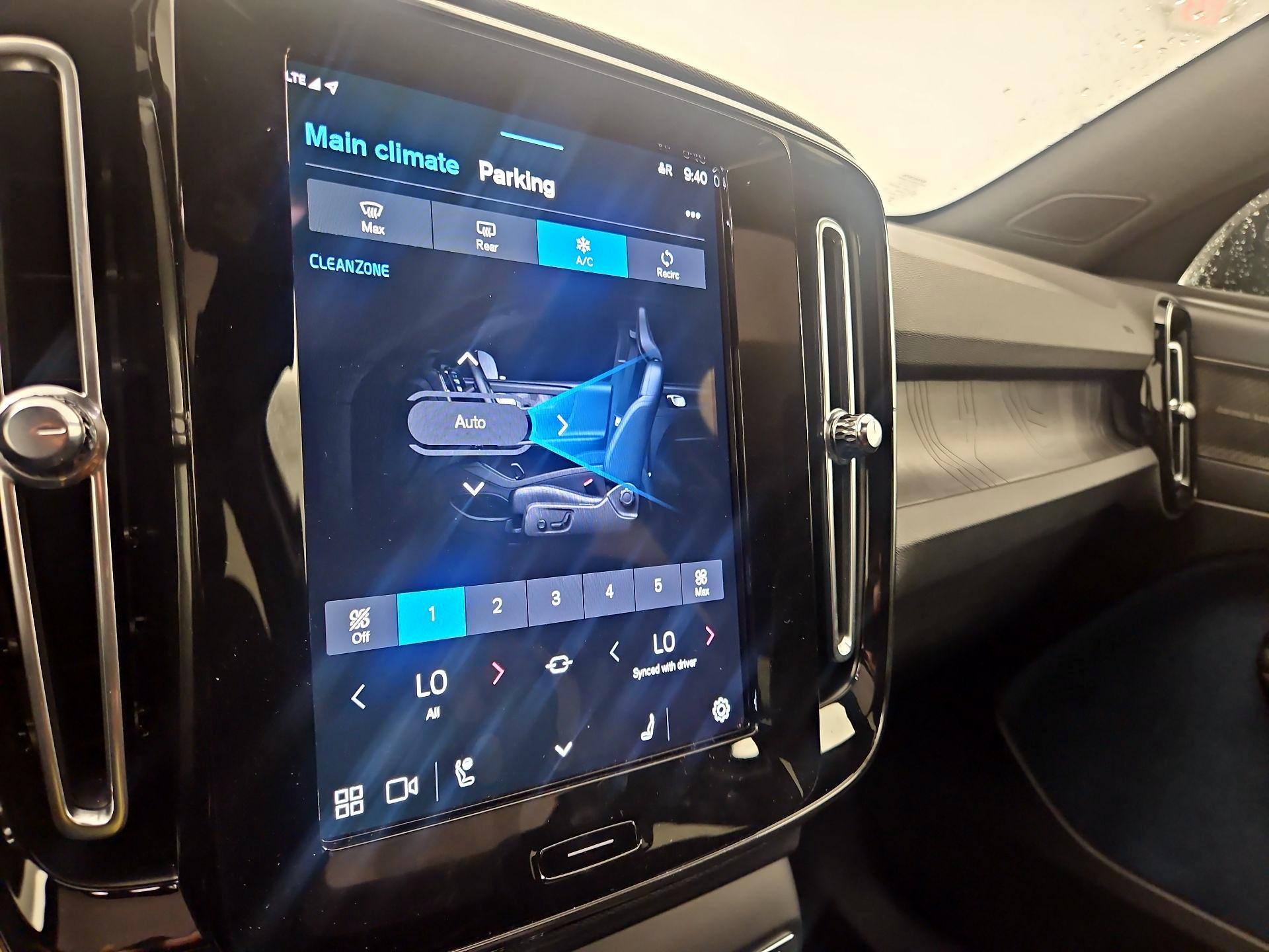 Thumbnail: 2022 Volvo C40 - 17