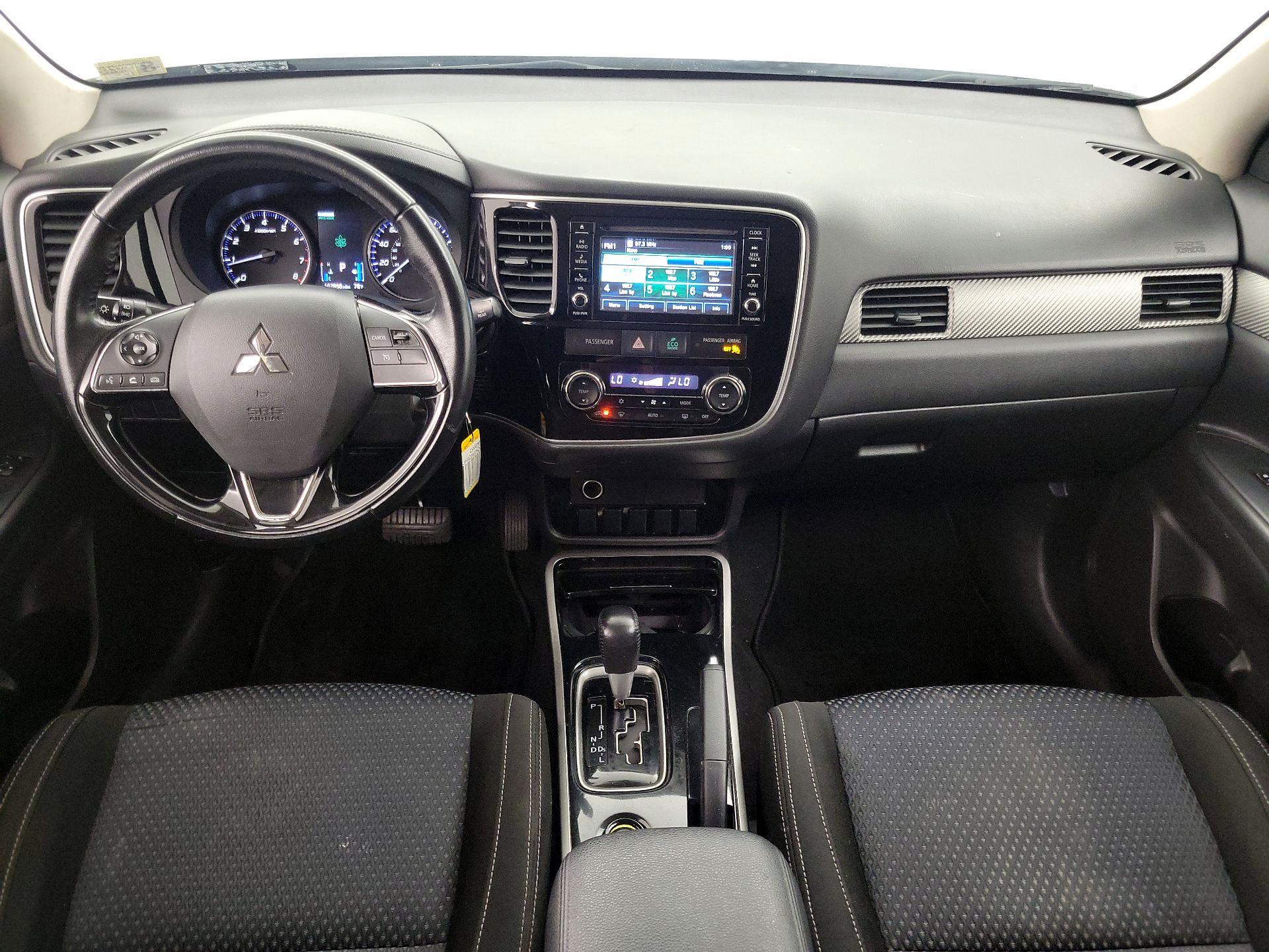 Thumbnail: 2017 Mitsubishi Outlander - 9