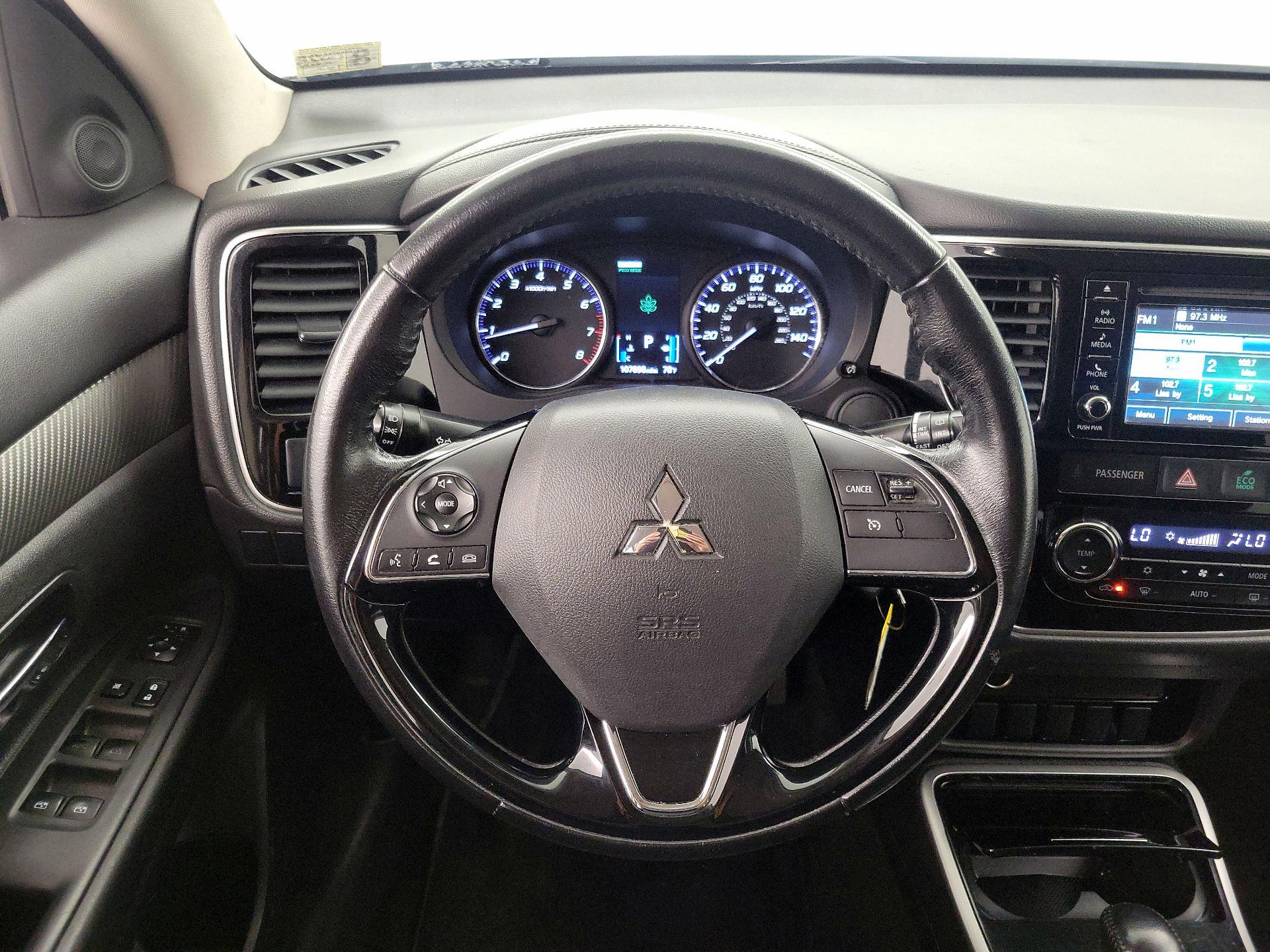 Thumbnail: 2017 Mitsubishi Outlander - 10