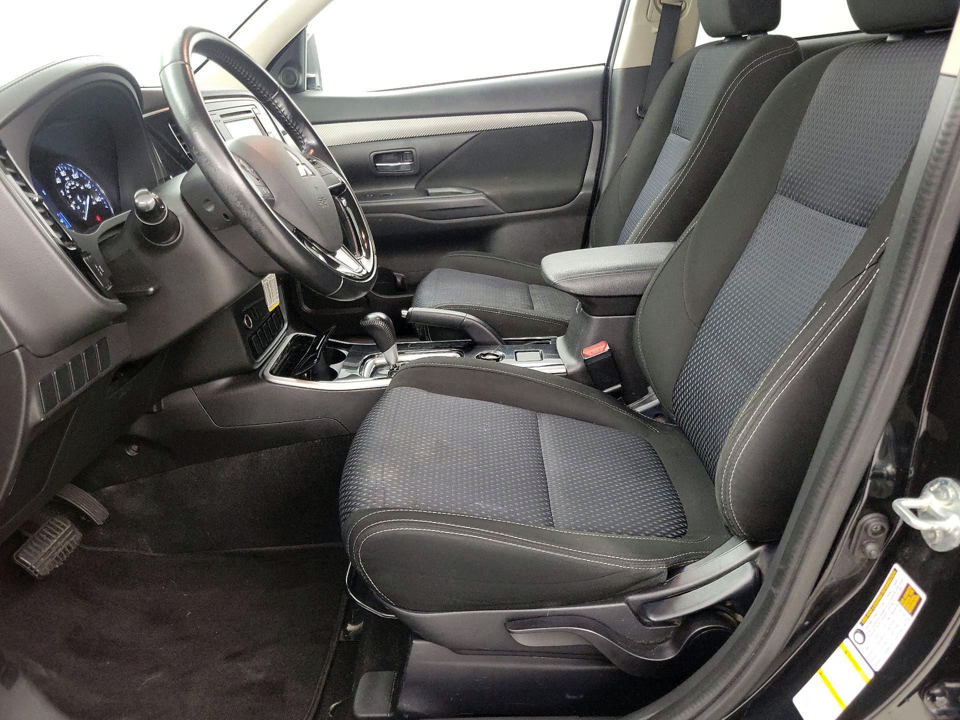Thumbnail: 2017 Mitsubishi Outlander - 11