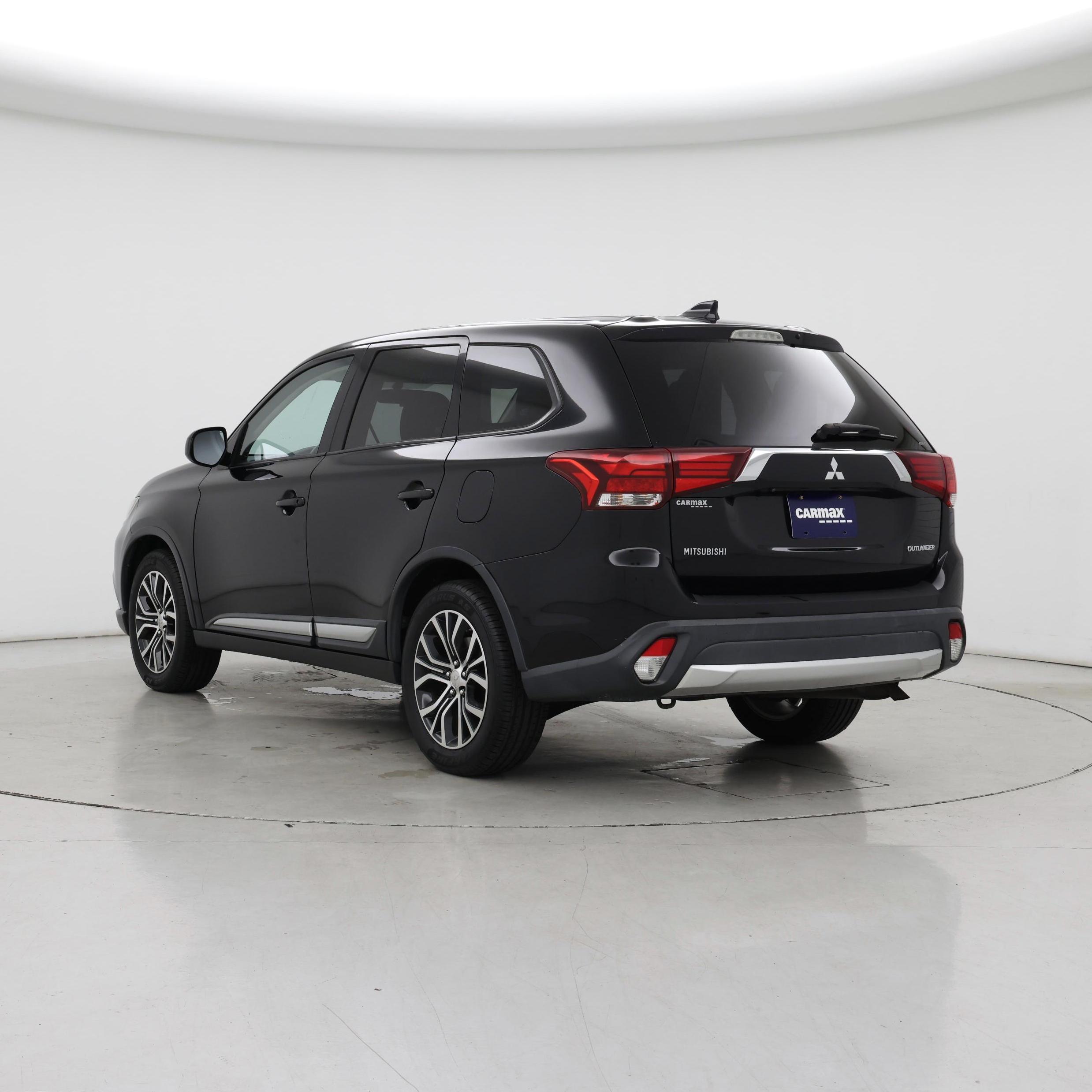 Thumbnail: 2017 Mitsubishi Outlander - 2
