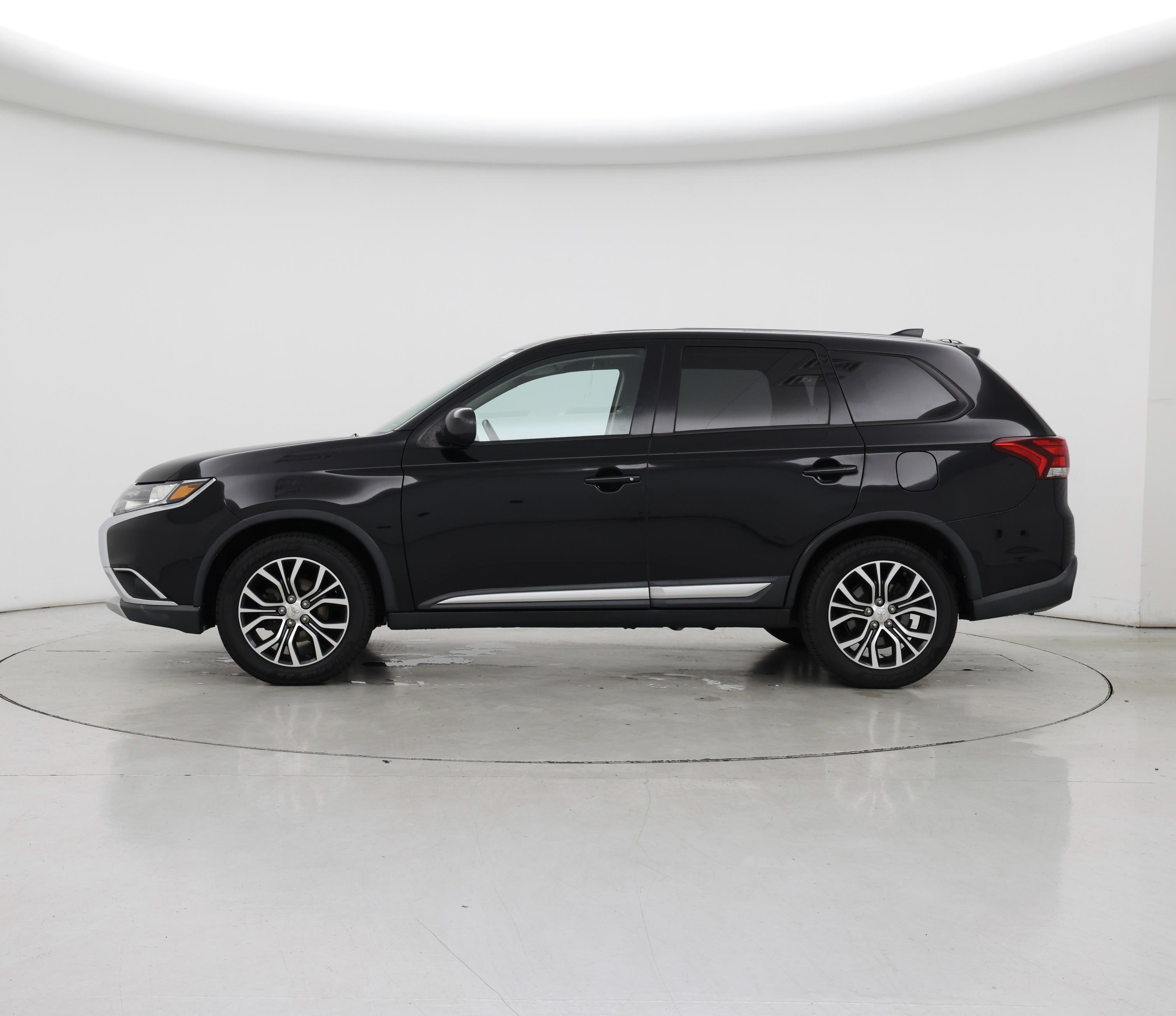 Thumbnail: 2017 Mitsubishi Outlander - 3