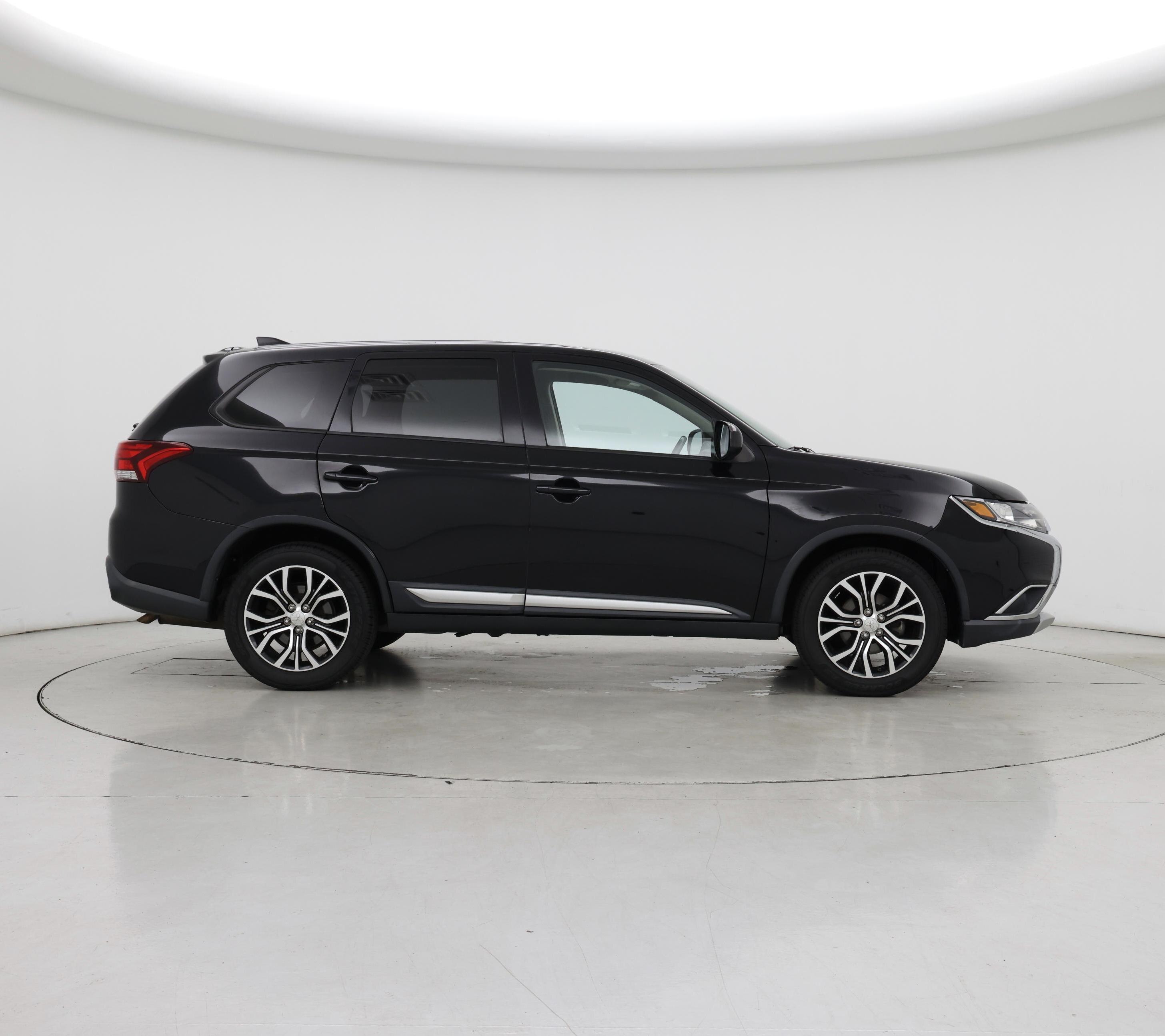 Thumbnail: 2017 Mitsubishi Outlander - 7