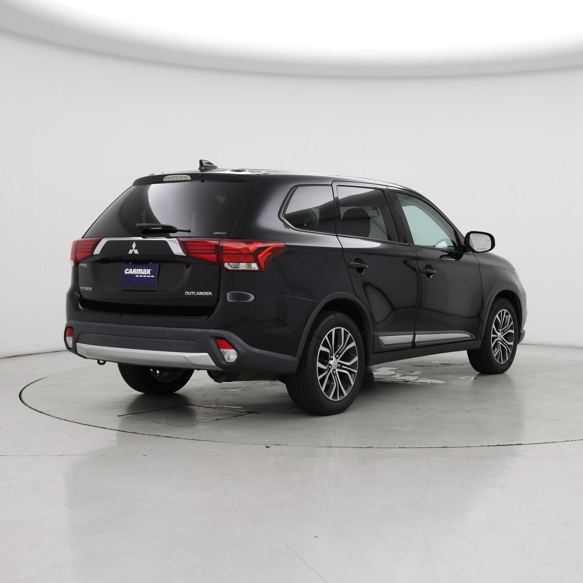 Thumbnail: 2017 Mitsubishi Outlander - 8