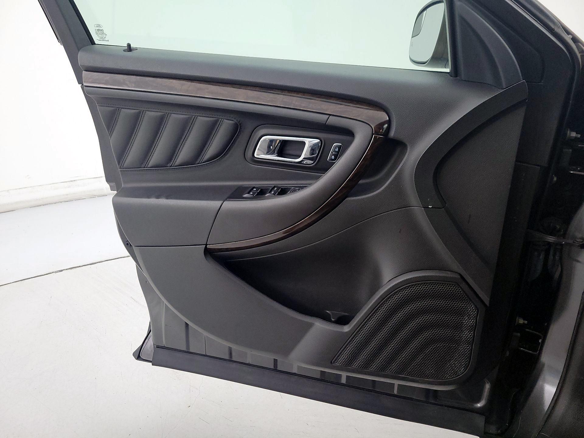 Thumbnail: 2016 Ford Taurus - 12