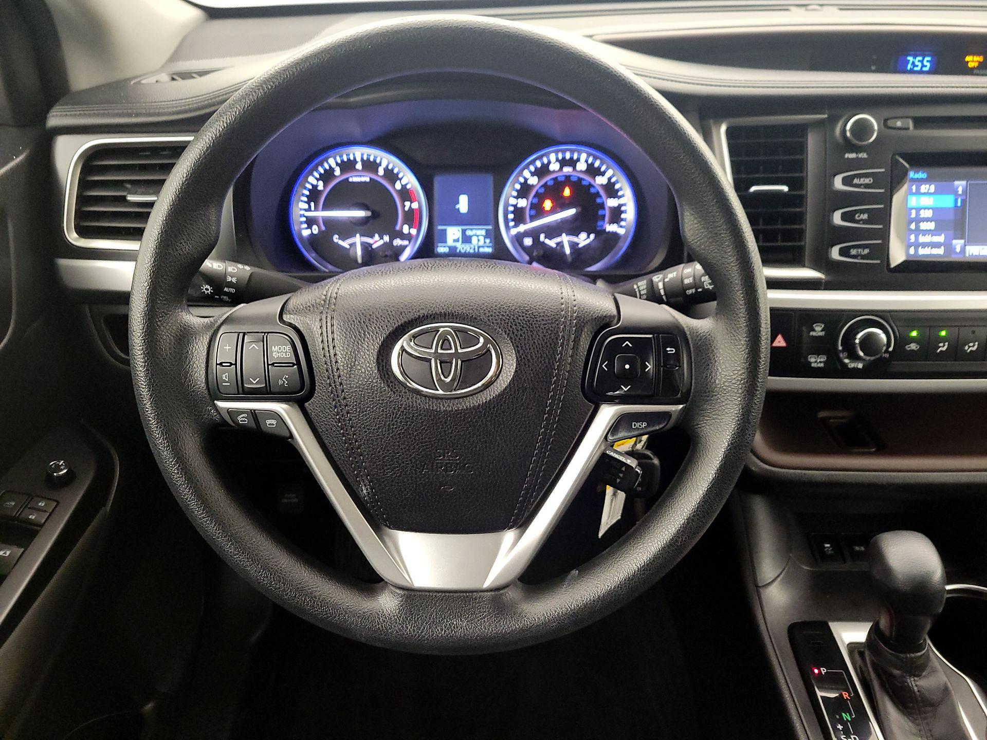 Thumbnail: 2016 Toyota Highlander - 10