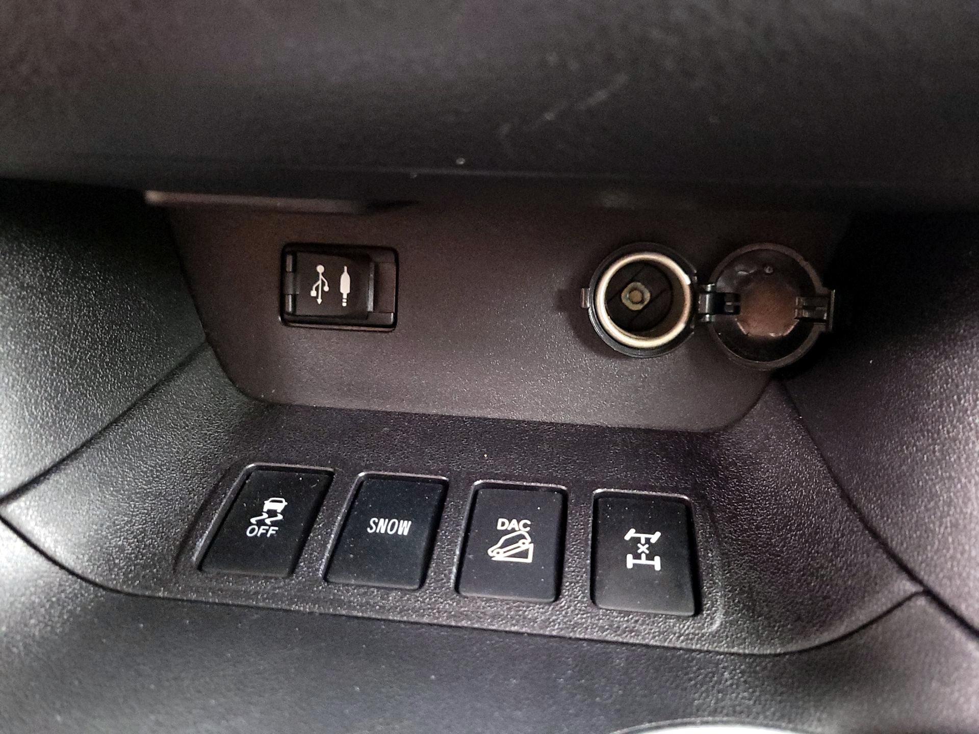 Thumbnail: 2016 Toyota Highlander - 18