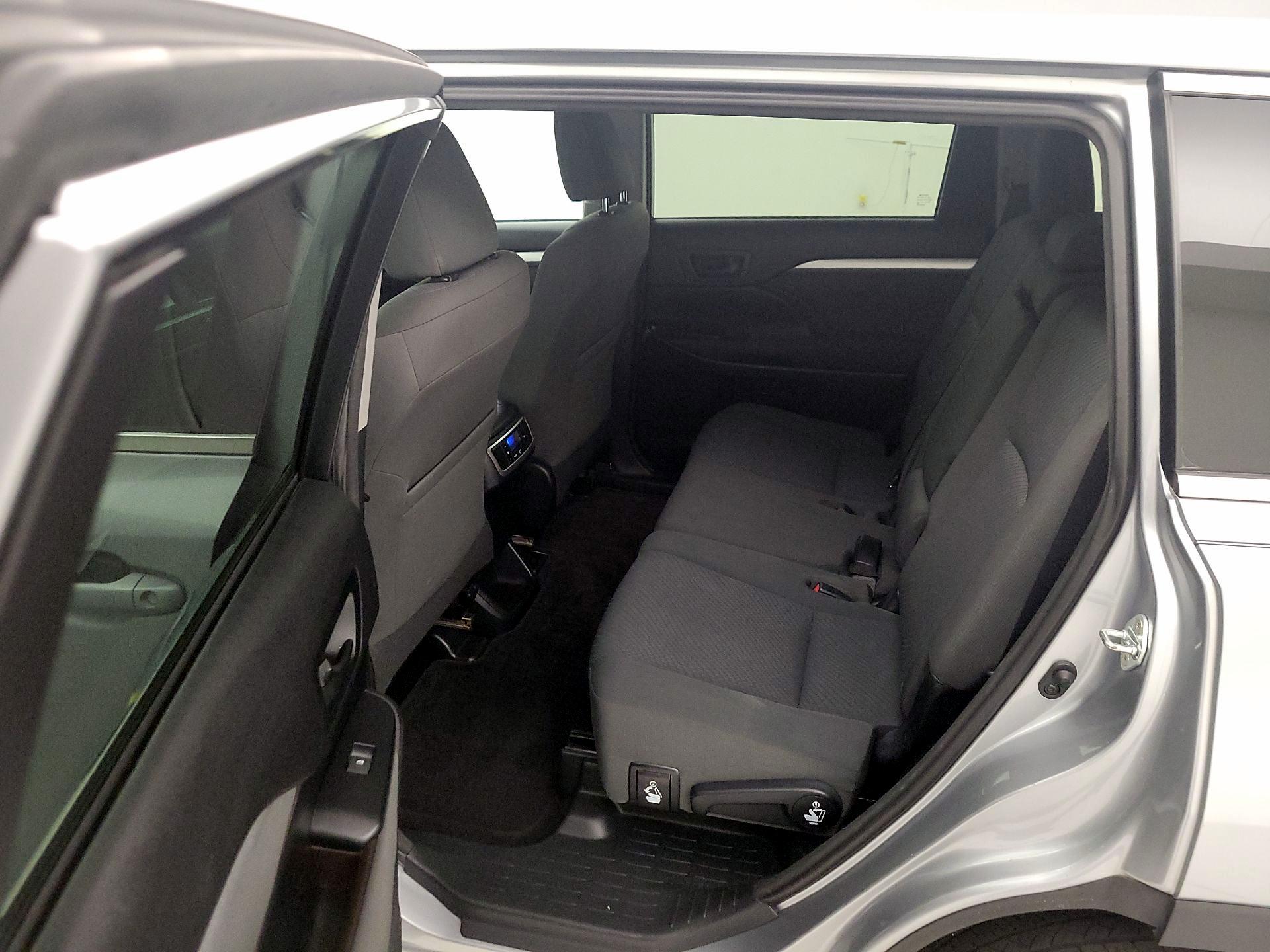 Thumbnail: 2016 Toyota Highlander - 19