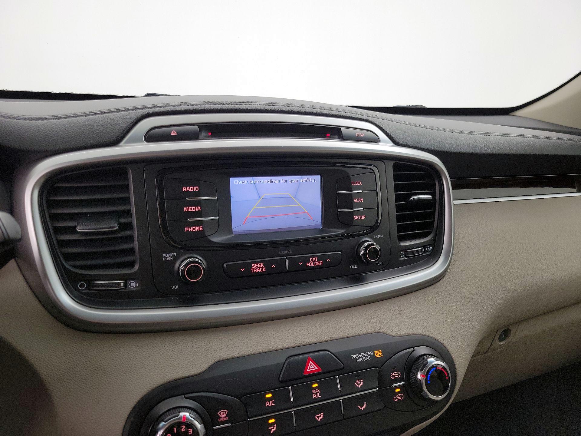 Thumbnail: 2017 Kia Sorento - 14