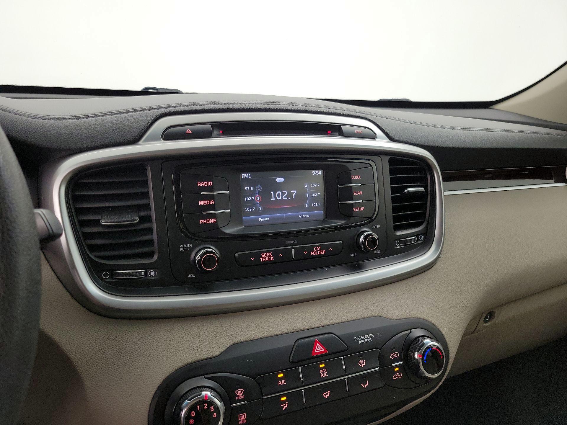 Thumbnail: 2017 Kia Sorento - 15
