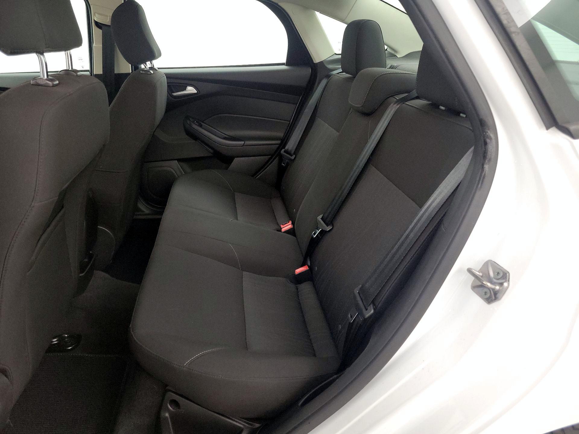 Thumbnail: 2015 Ford Focus - 19