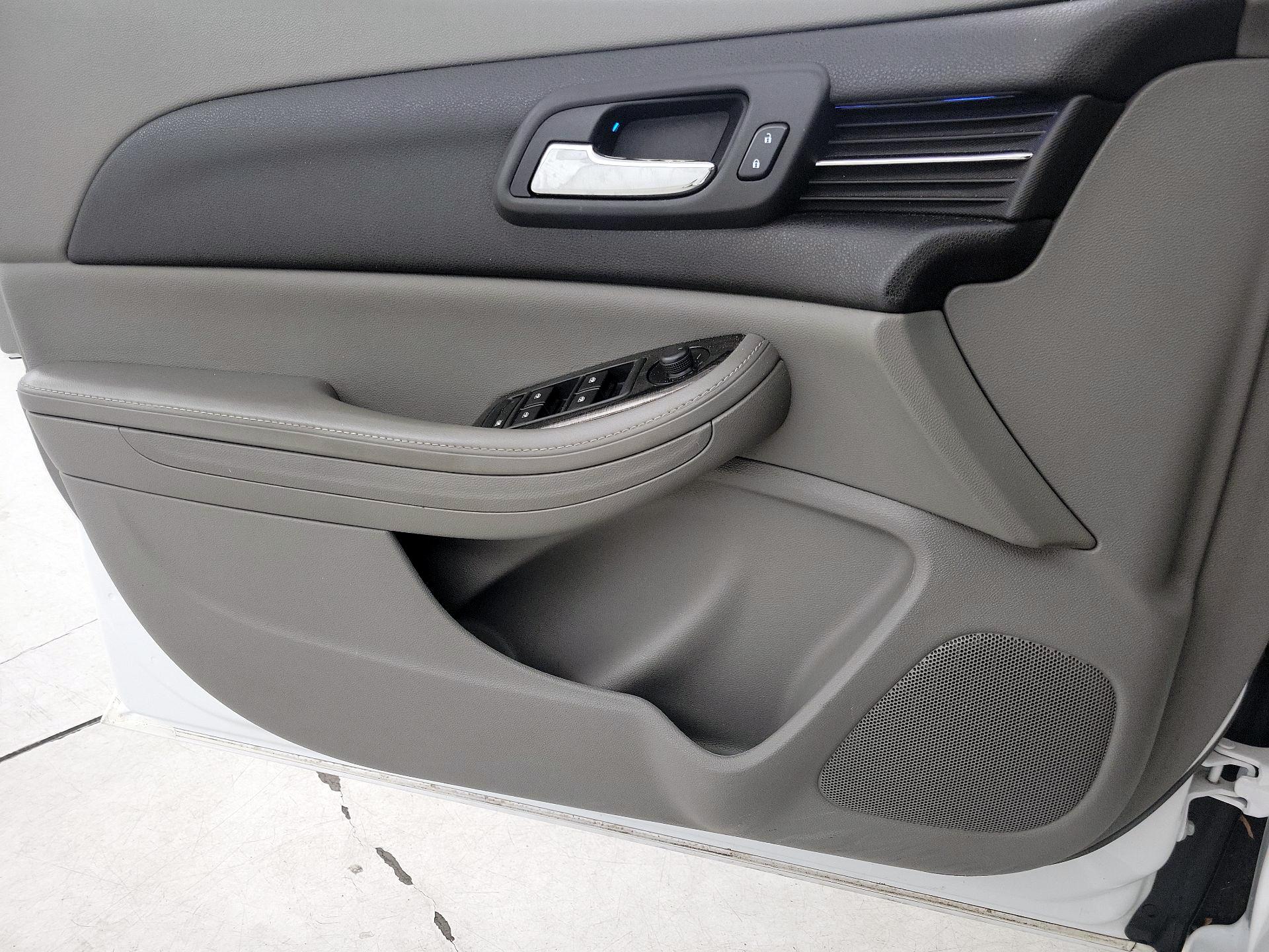 Thumbnail: 2016 Chevrolet Malibu - 12